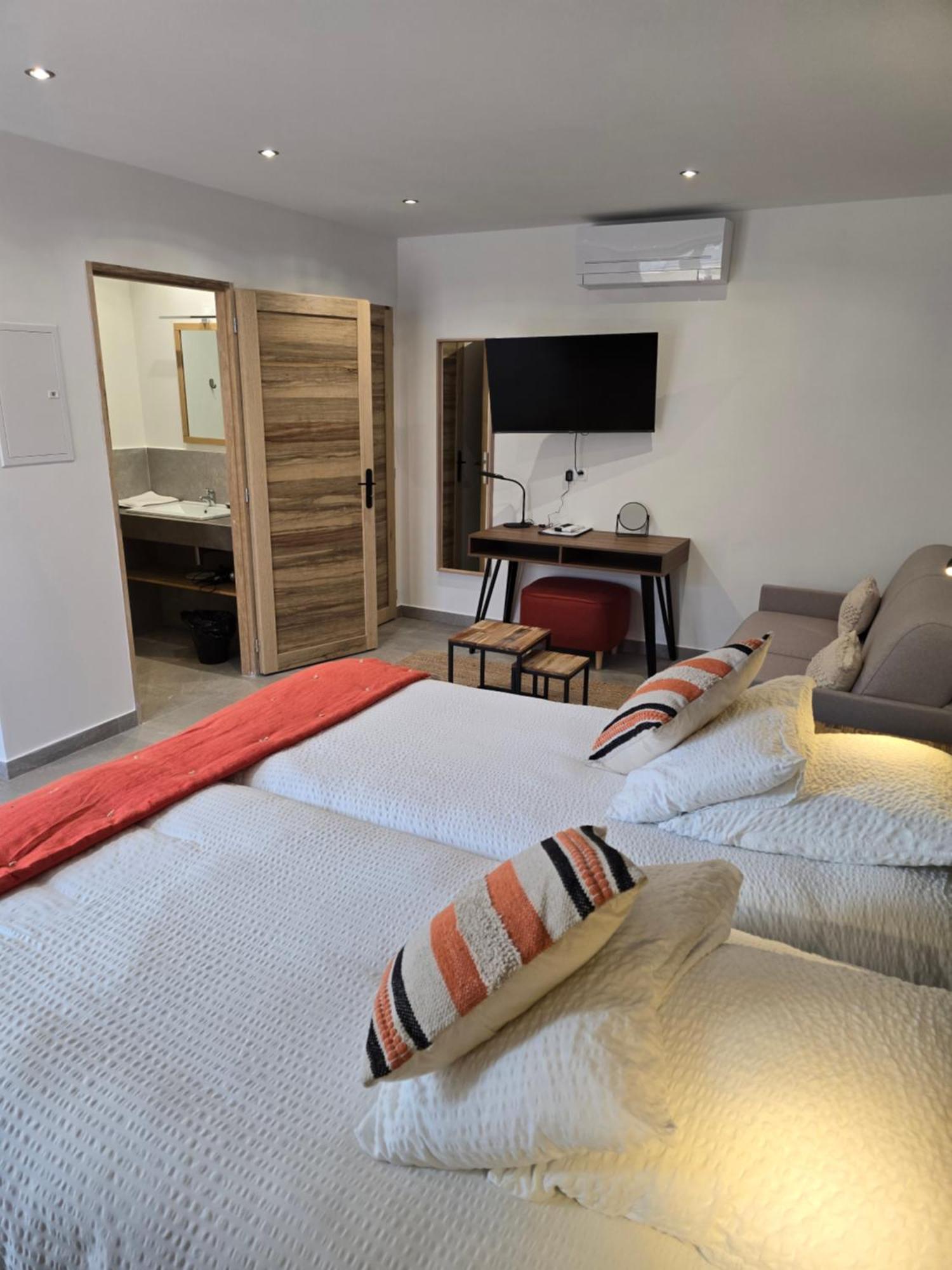 Les Loges Du Luberon Hotel Coustellet Buitenkant foto